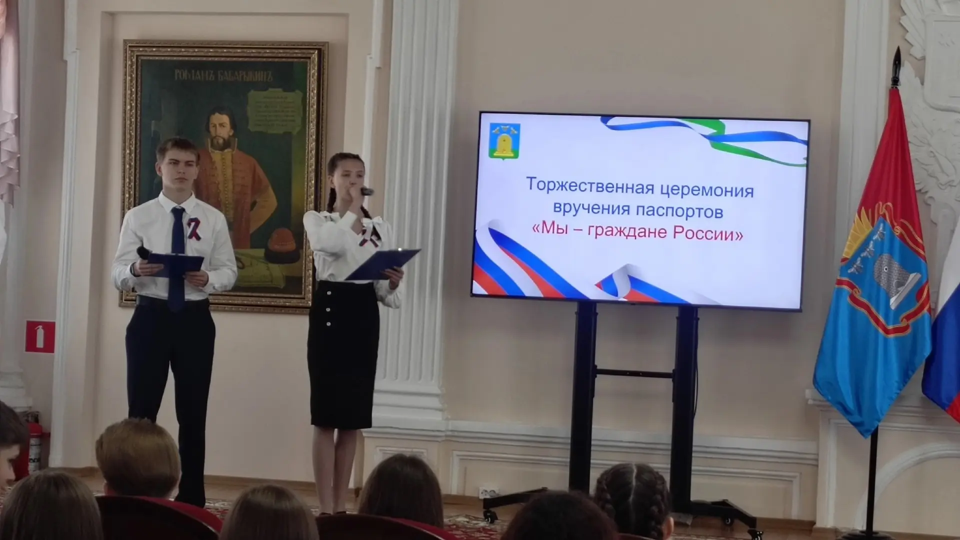 Тамбов рукоплещет: юные воспитанники подростковых клубов получили свои первые паспорта!🤗 
В стенах 