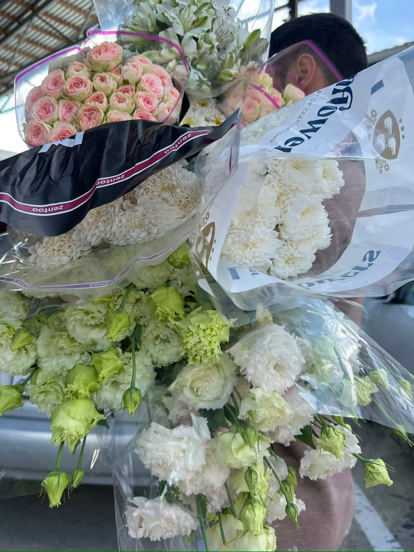 Доброе утро! Какую красоту везу)
Посмотрите на кустовую розочку, взяла немного, успевайте заказать б