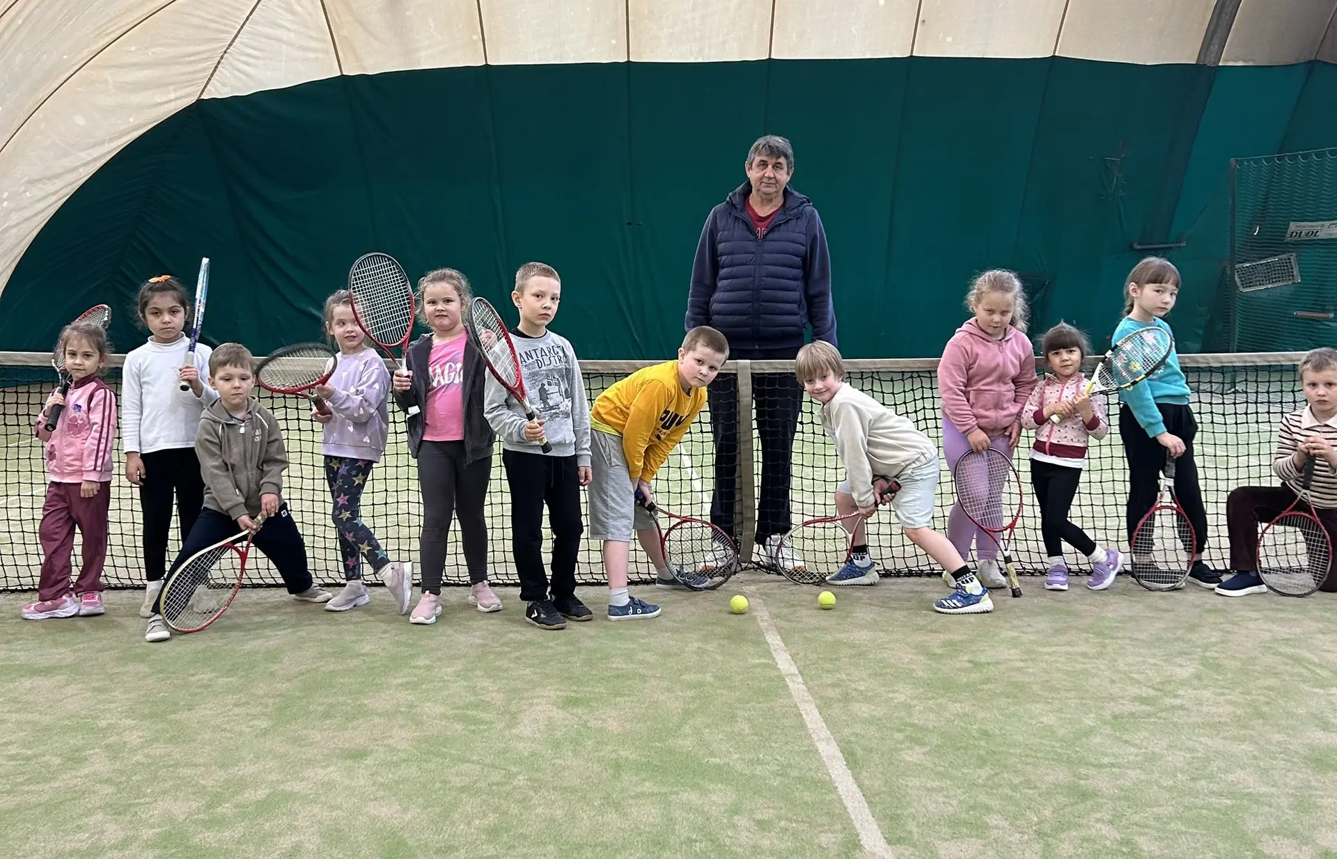 🎾В Саткинской спортивной школе имени В. И. Гундарцева прошел очередной Спортивный праздник «Веселые