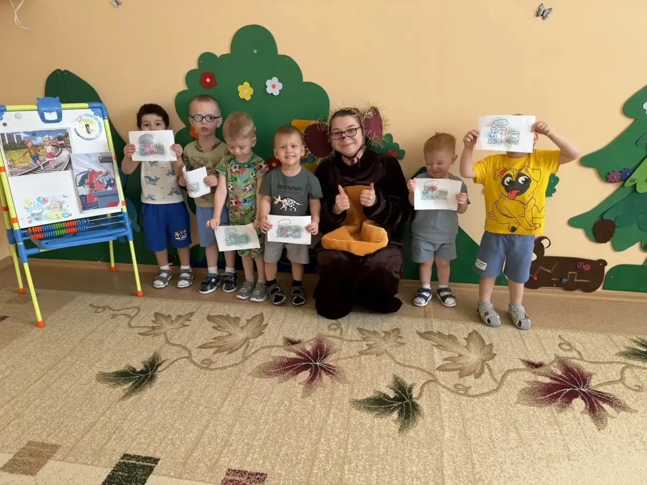 Беседа «Железнодорожная безопасность» в первой младшей группе «Почемучки»

Ребята вместе с Чебурашко