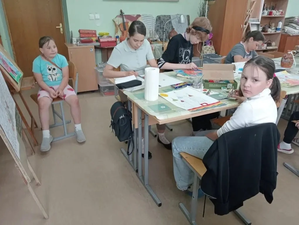 Юные художники готовятся к юбилею Покровского собора 🎨

В преддверии значимой даты — 465-летия Покр