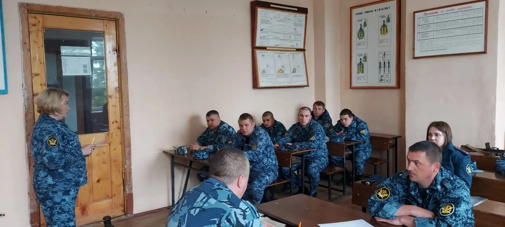 Для сотрудников ЛИУ-3 проведены занятия по профилактике социально-негативных явлений и психокоррекци