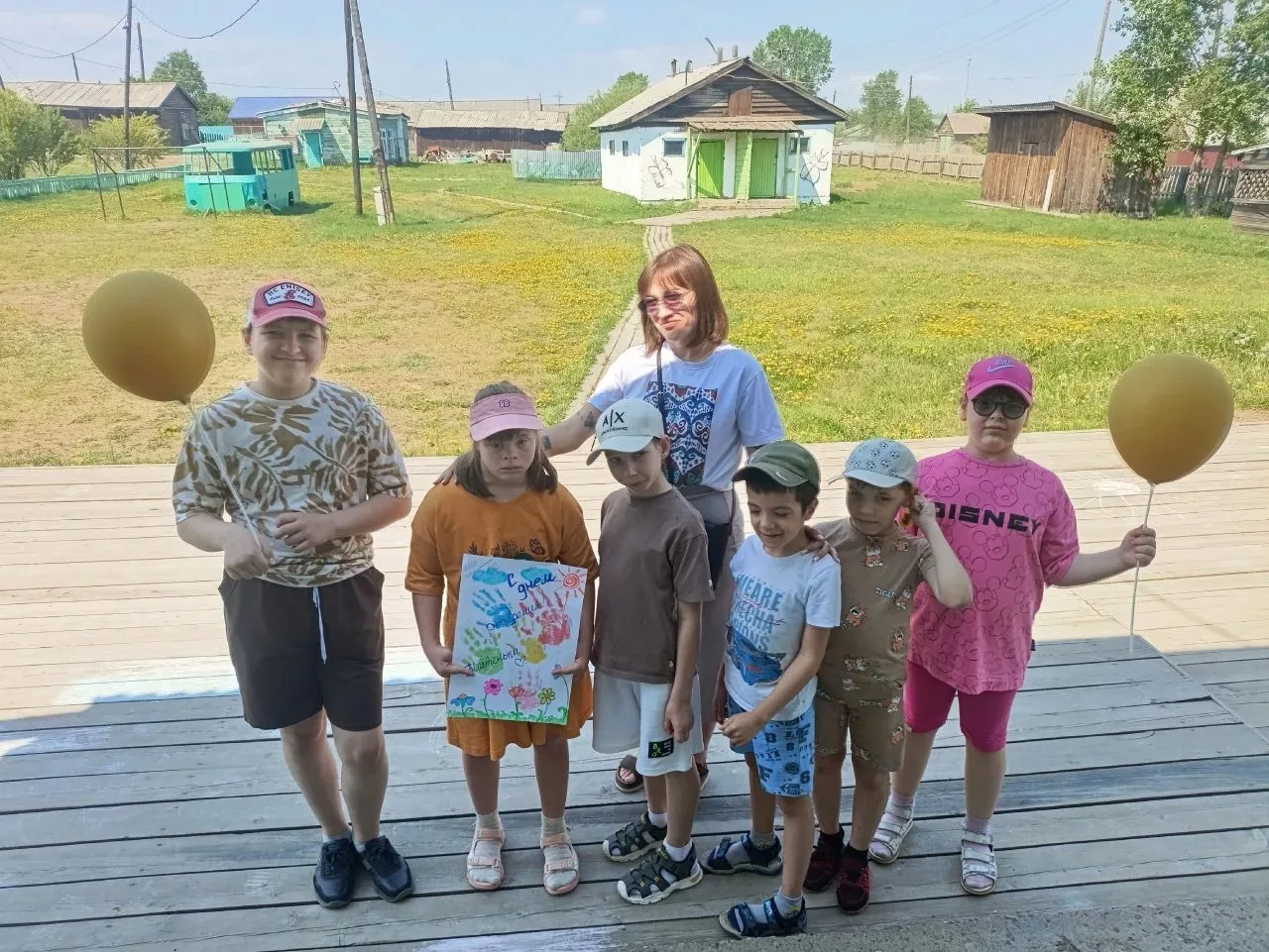 ДЕНЬ ДЕСЯТЫЙ.
Сегодня в солнечный, ☀️яркий  день у ребят праздничное настроение. Сегодня у нас имени