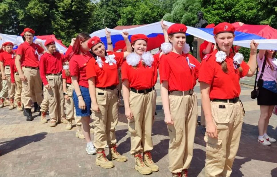 🇷🇺 С гордостью за страну!

12 июня, в День России, юнармейцы отряда "Бригантина" приняли участие в
