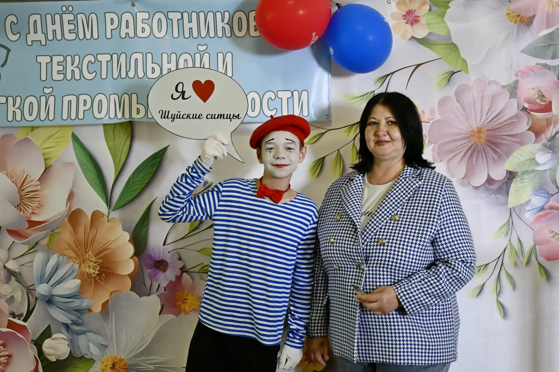 От волокна до шедевра: Глава Шуи поздравил текстильщиков с профессиональным праздником!

🤝Глава гор