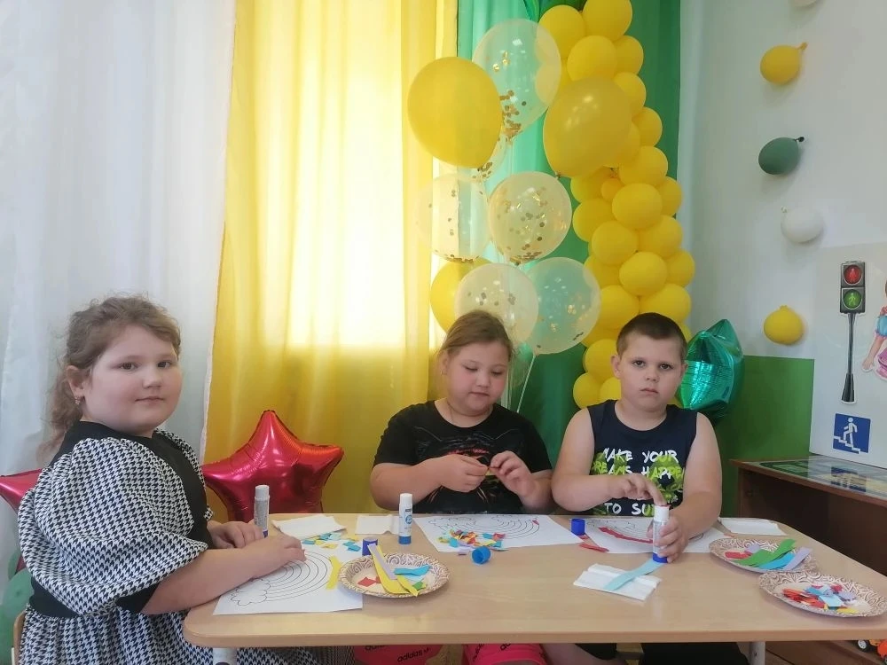 Аппликация-мозаика на полукруге "Радуга- дуга".

Цель— создание условий для формирования у детей нав