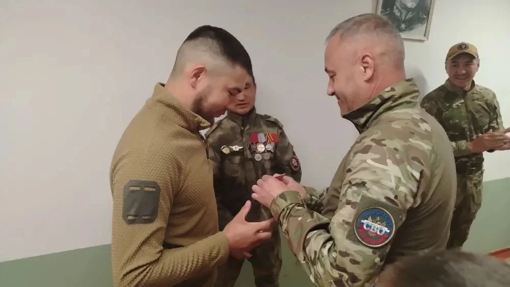 🎖️ Заслуженная награда достойному человеку!

Представители Ассоциации ветеранов боевых действий вру