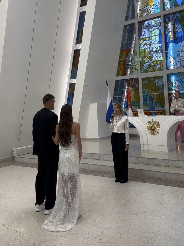 Делимся с вами отличной новостью: Егор Голенков женился💍

Церемония бракосочетания прошла у нашего 