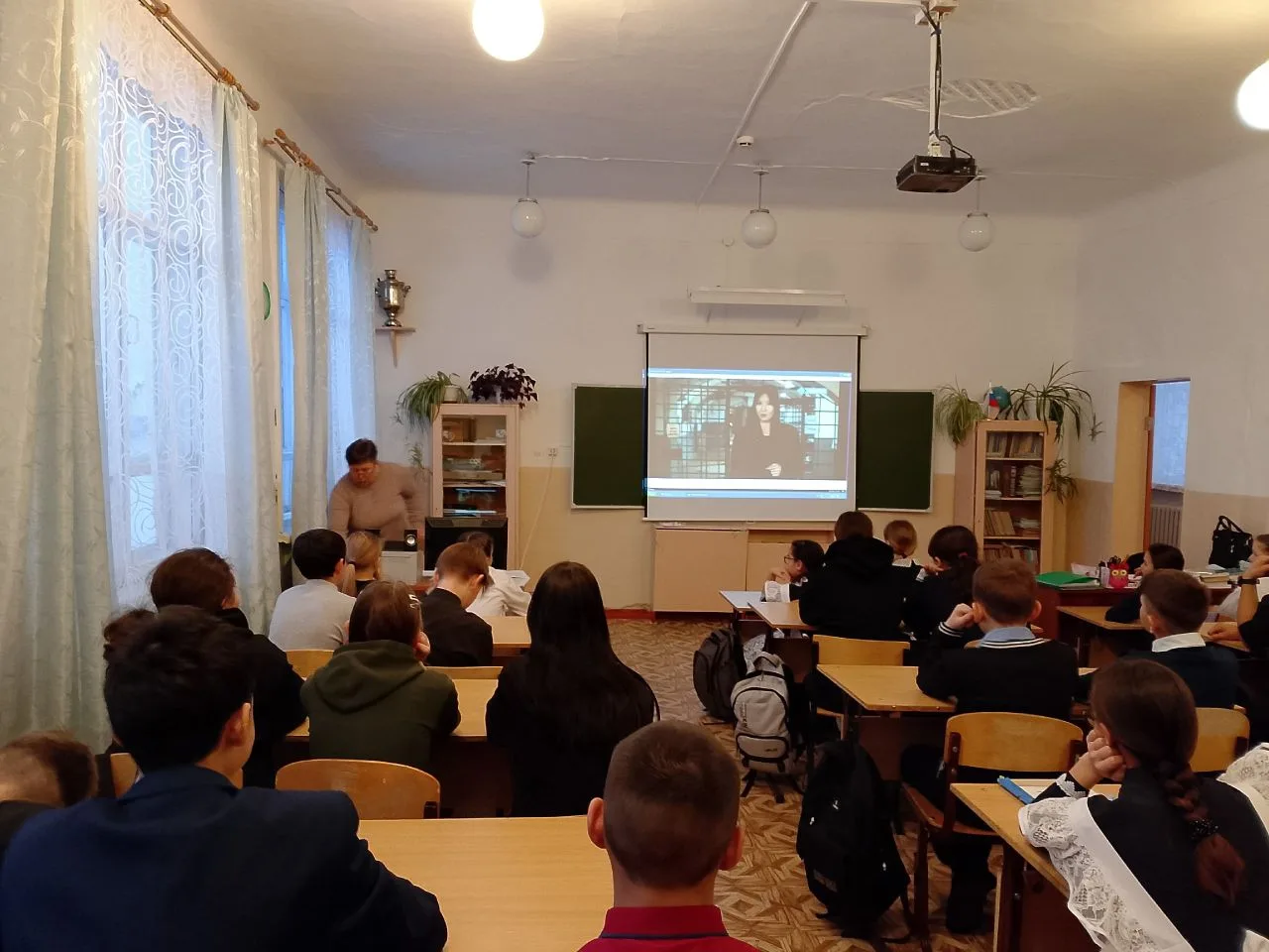 22.12.2025 г. в нашей школе прошел важные для современных реалий классные часы  - "Мы против экстрем