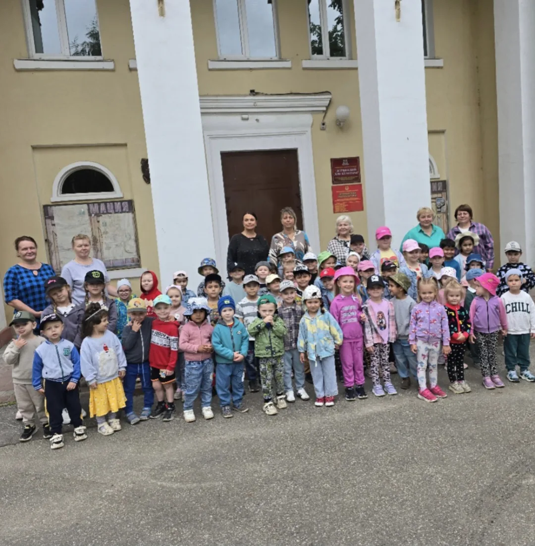 🎨 В гостях у сказки (и науки)!

 И вновь МБУ «Детчинский ДК» радушно распахнул свои двери для воспи