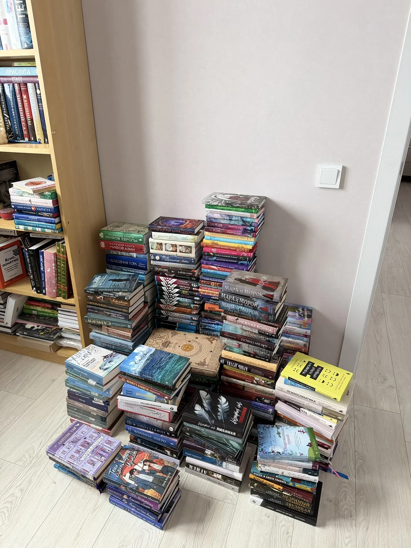 Всем привет! О правилах книжной распродажи (они у меня не меняются из года в год):
Стартуем в суббот
