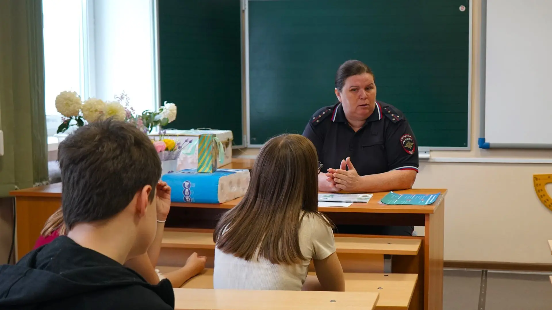Наш лагерь посетила инспектор ПДН, капитан полиции ОМВД по городскому округу «Долинский» - Ольга Вик