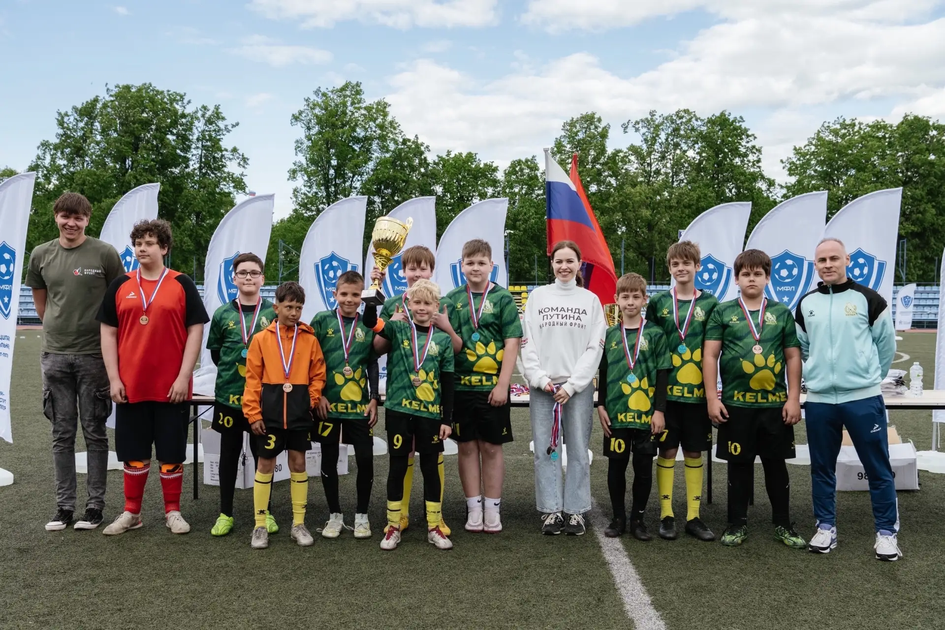 Две команды 6-й школы стали бронзовыми призерами Муниципальной Футбольной Лиги 

В Санкт-Петербурге 