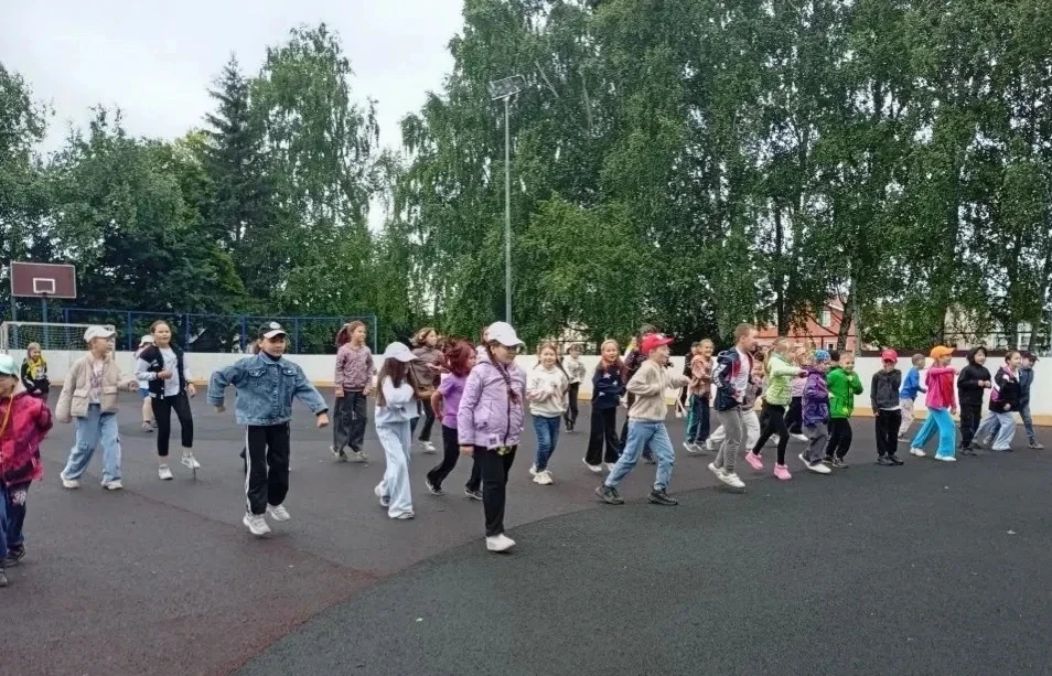 🎉 11 июня в лагере дневного пребывания «Летняя карусель - 2026». 
🇷🇺 День России. 
 
 В преддвери