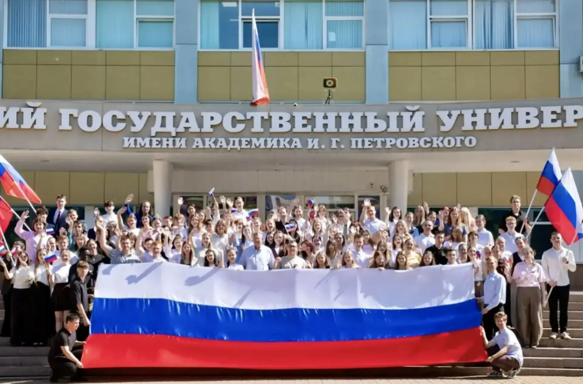 Принял участие во Всероссийской акции #Родиной горжусь

11 июня 2026 года, в преддверии Дня России, 