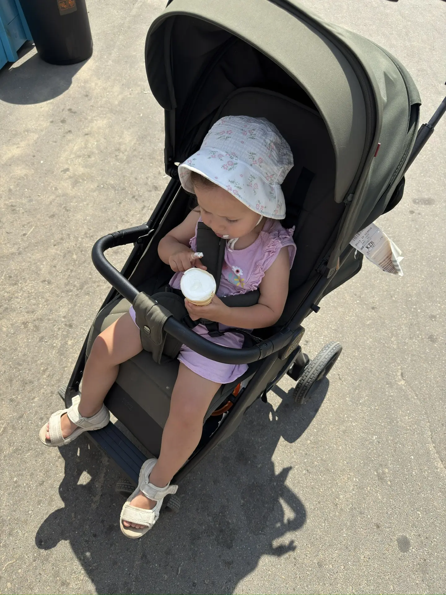 А потом племянник сказал, что хочет угостить нас мороженым ❤️