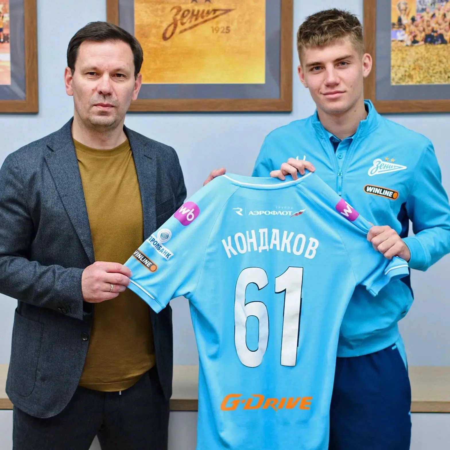 ⚡️💙 ОФИЦИАЛЬНО | «Зенит» продлил контракт с Даниилом Кондаковым до лета 2031-го года

@fanclub_zeni
