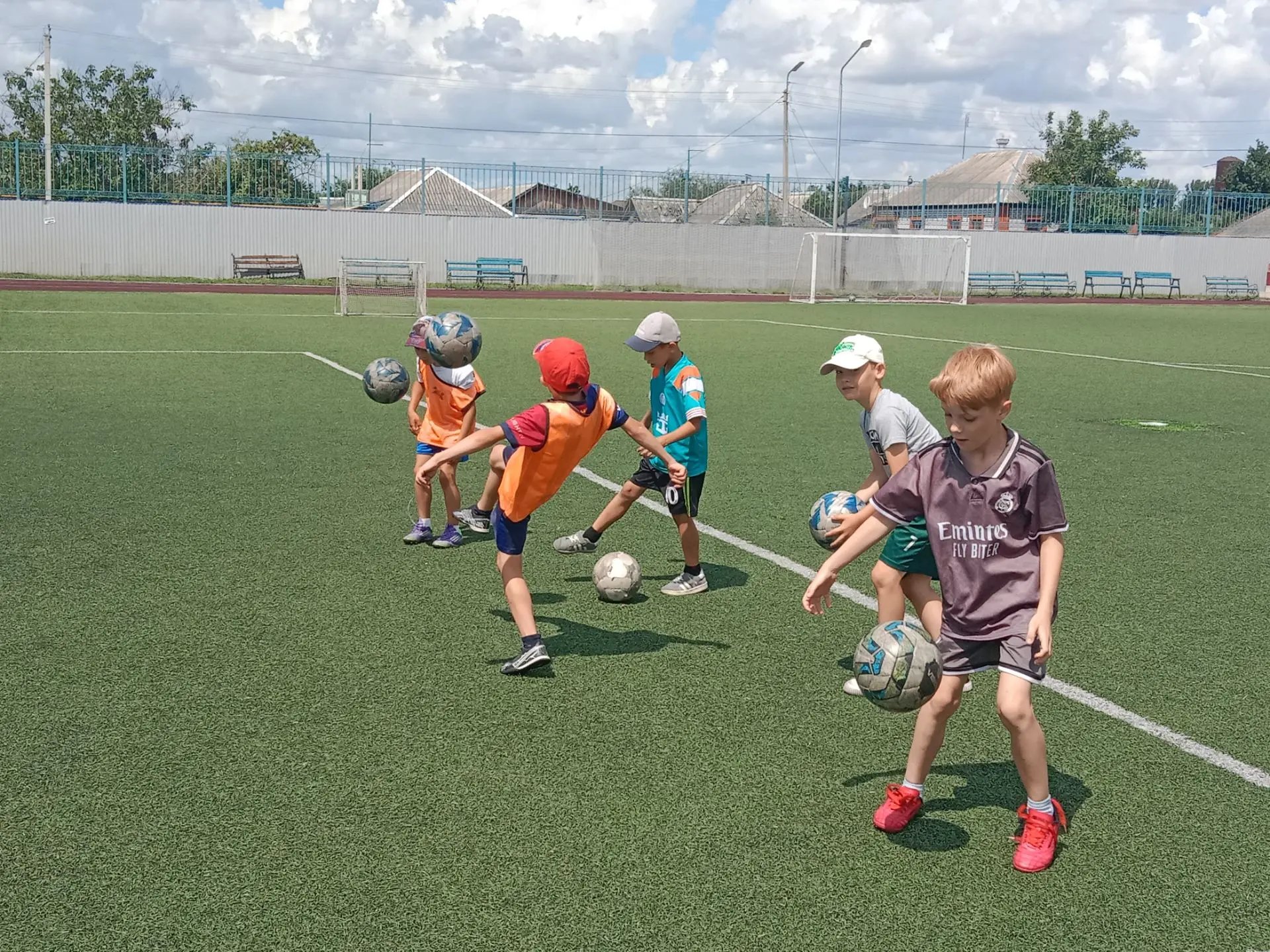 ⚽⚽ Футбол сегодня - это спорт, набирающий космическую популярность, а ведёт учебно - тренировочный п