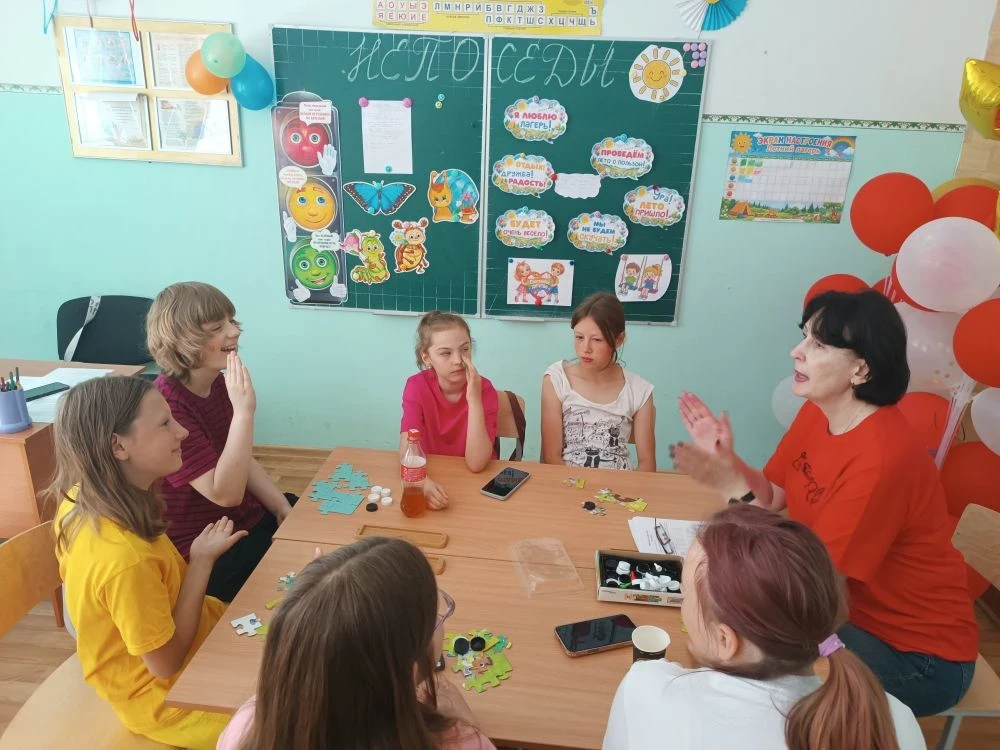 Сегодня "Непоседы" участвовали в интеллектуальном шоу " Своя игра".Дети проверили свои знания по мно