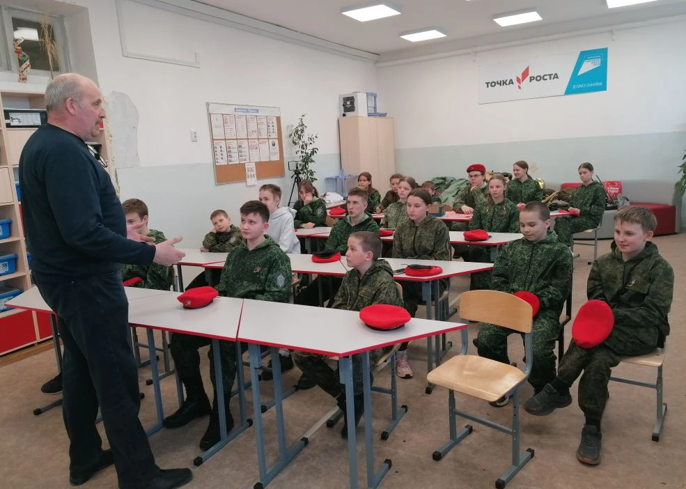 Подготовка к «Зарнице»

Юнармейский отряд «Лидер» готовится к муниципальной военно-спортивной игре «