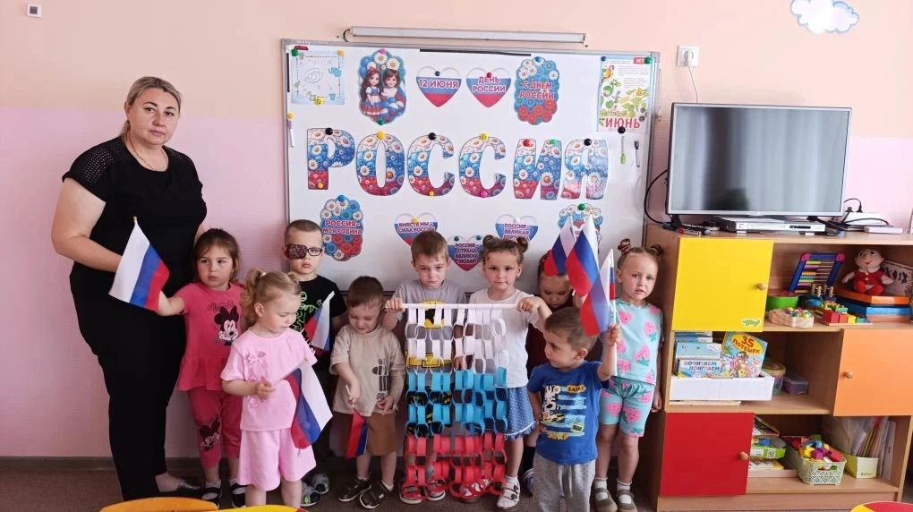 12 июня в нашей стране отмечается День России. 

Это праздник свободы, мира и добра. Он символизируе