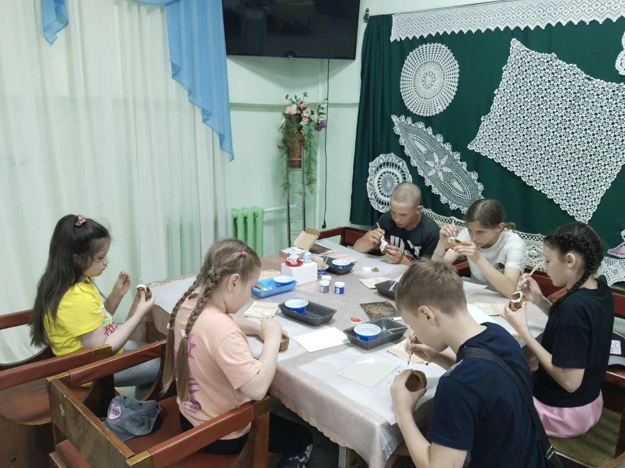 Ещё один яркий и насыщенный день в нашем лагере! 👍
Ребята посетили детскую библиотеку, где приняли 