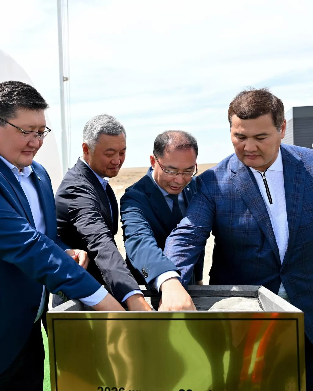 Инвестиции $4,5 млрд.
Переработка 75 млн тонн руды в год. 

В Абайской области Казахстана начато стр
