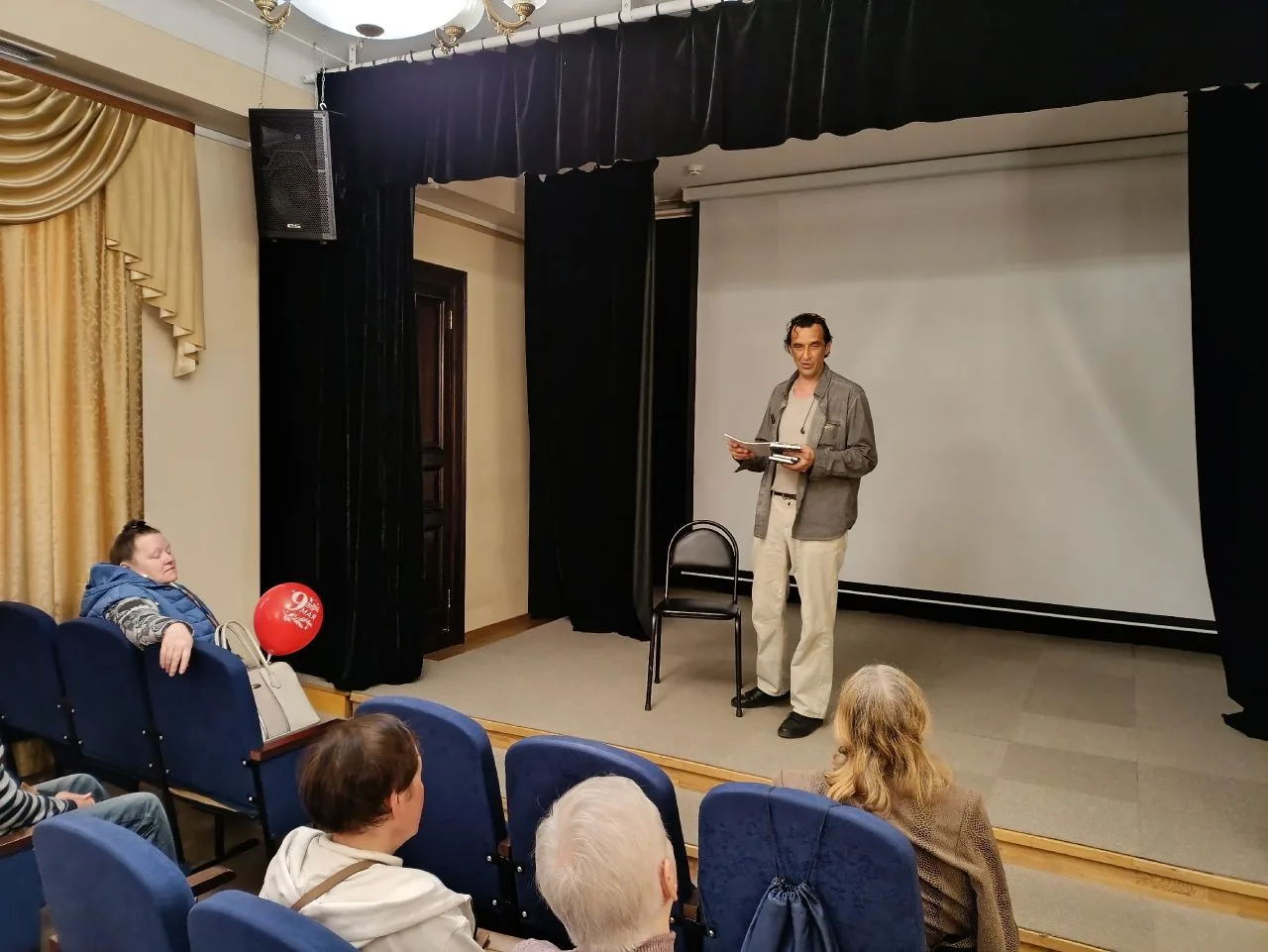 ТВОРЧЕСКИЙ ВЕЧЕР АЛЕКСАНДРА ЖУРАВСКОГО

6 мая в Иркутском Доме литераторов состоялся творческий вече