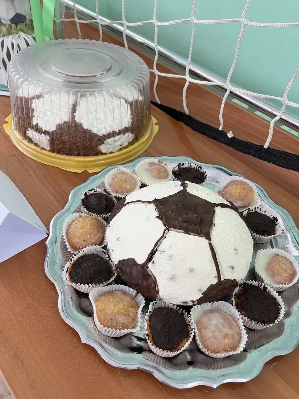 ⚽️ ФУТБОЛ + КУХНЯ = «ФУТБОЛЬНЫЙ ГУРМАН»! ⚽️

Ученики и родители в деле: слепили мячи, выложили поле…
