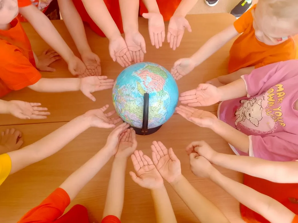 🌍 Сегодня в нашей средней группе прошёл тематический день, посвящённый Дню Земли! 🌱

Ребята узнали