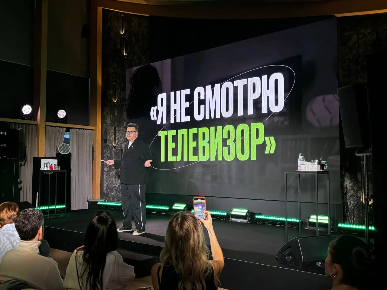 🥂Днем телевизор хоронят, а вечером его смотрят. Тихонько, под одеялом, чтобы никто не видел. Вот с 