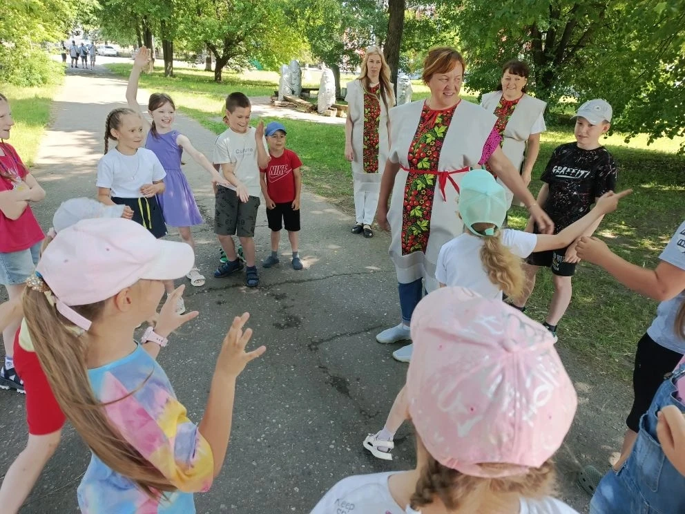 📍11 июня в «Доме ремесел» для детей детского лагеря Центра «Уникум» была проведена Познавательно - 