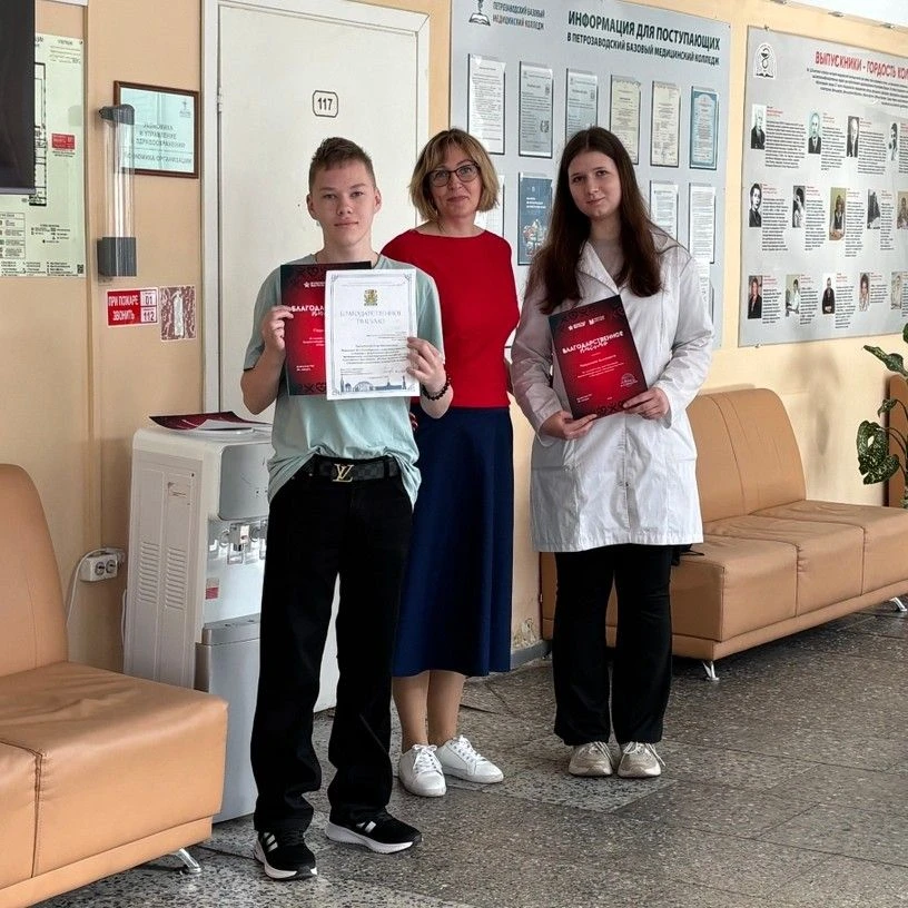 В День Республики Карелия в Петрозаводском базовом медицинском колледже прошла торжественная линейка