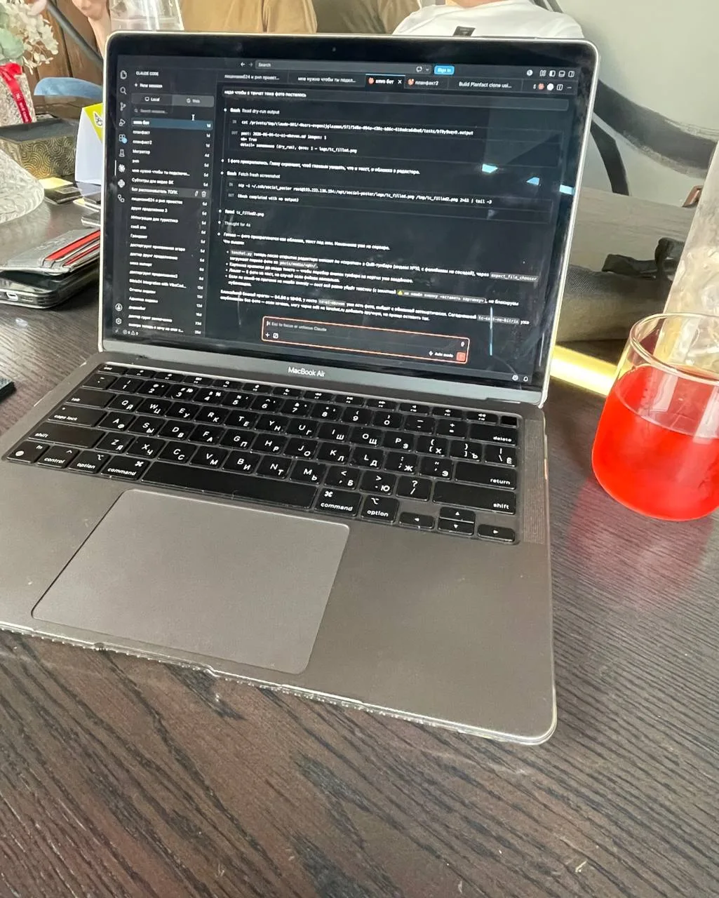 Vibe coding — это второй персональный компьютер.

Долго не мог сформулировать что меня цепляет в это