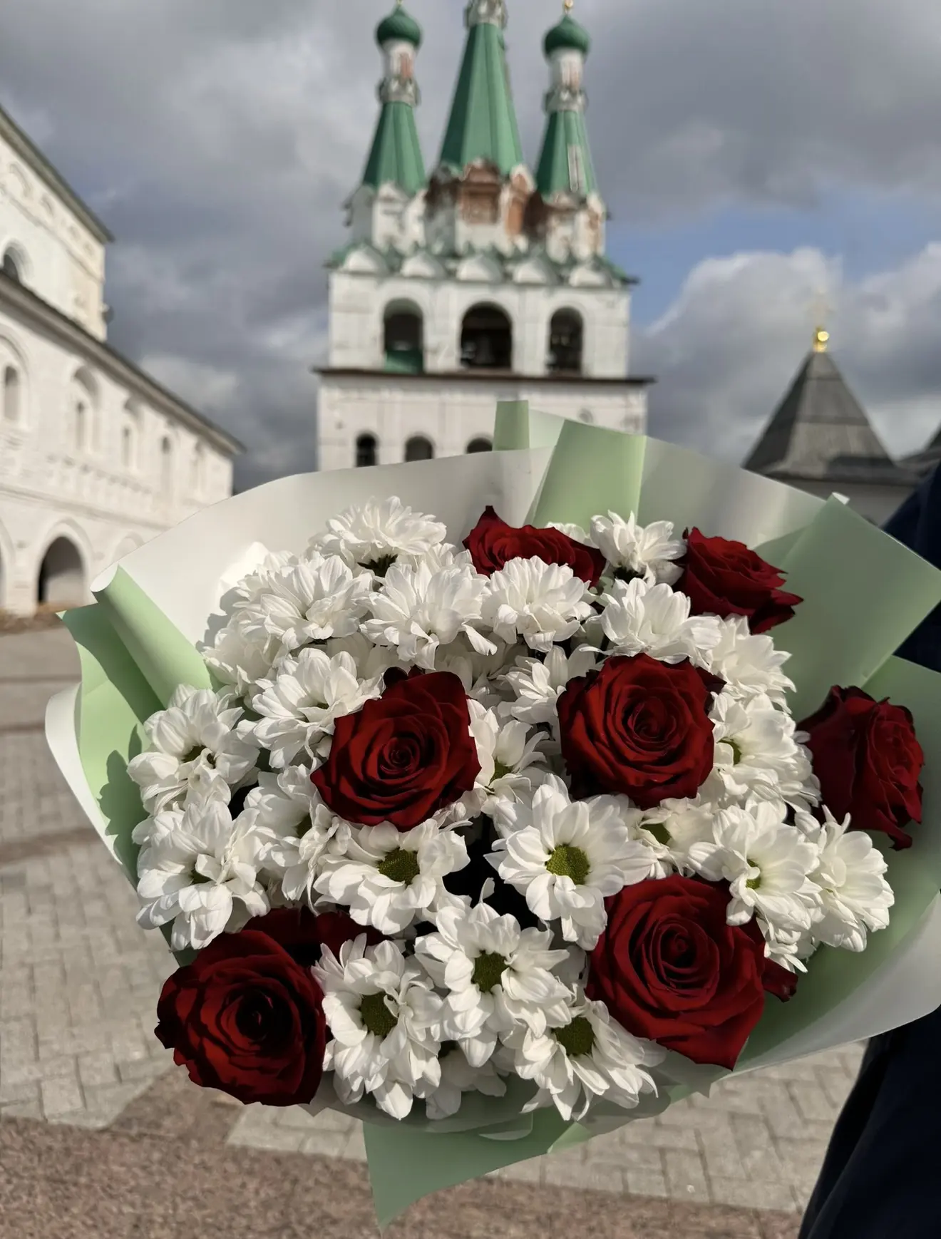 Кто желает поучаствовать в покупке цветов для Александра Свирского, пройдите по ссылке, там на моем 