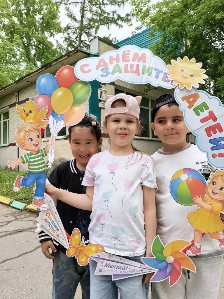 Самый солнечный день в году — День защиты детей! ☀️👧👦

Сегодня в нашем детском саду пахнет летом, 