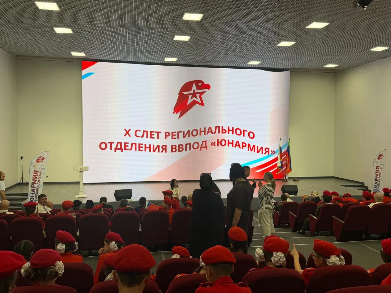 🇷🇺Первые шаги к вершинам: награждение юнармейцев бронзовыми знаками отличия.

10 июня в Историческ