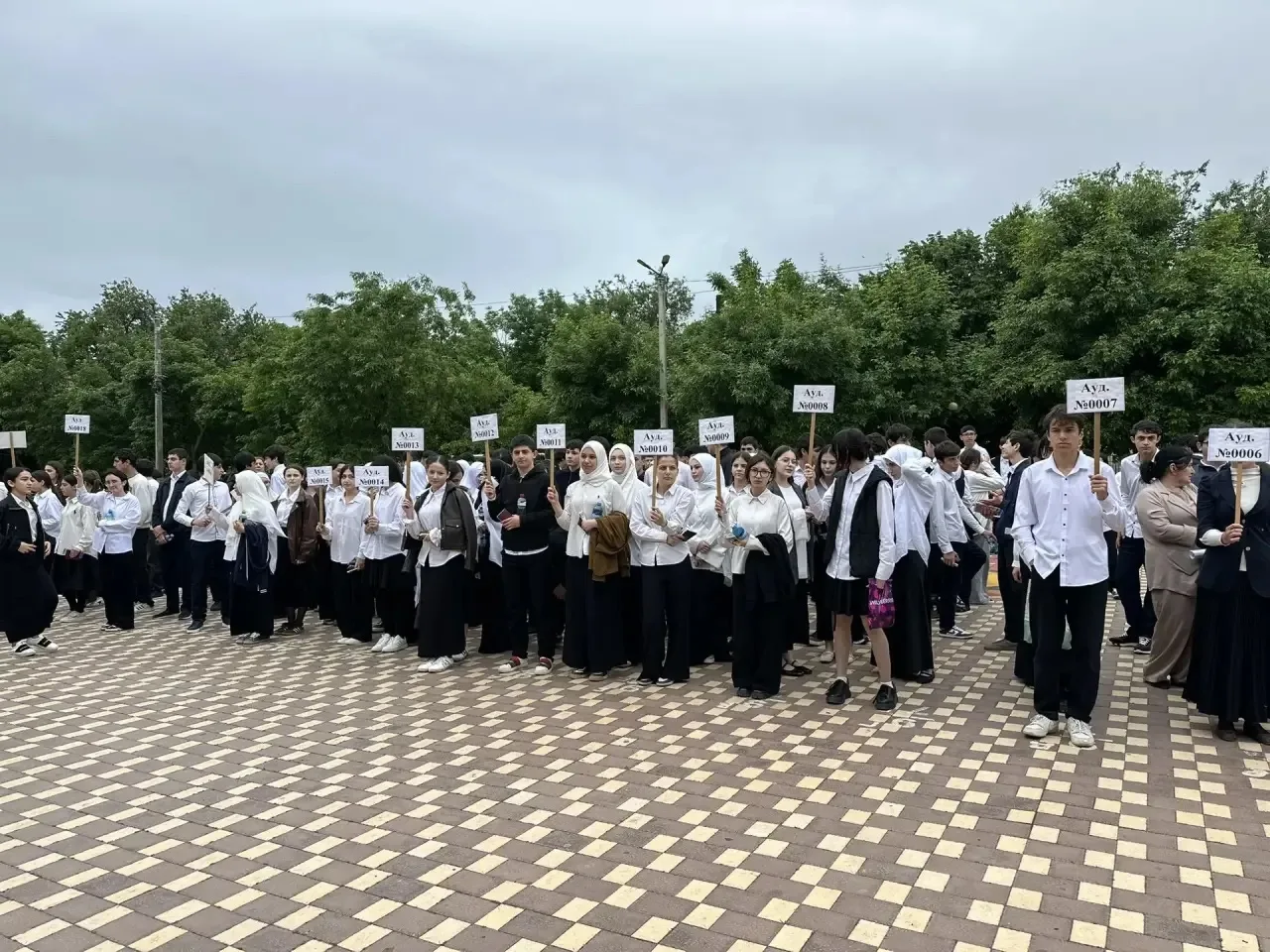 В Дербенте стартовал основной период ОГЭ: более 2000 девятиклассников сдают сегодня математику. 

⚡️