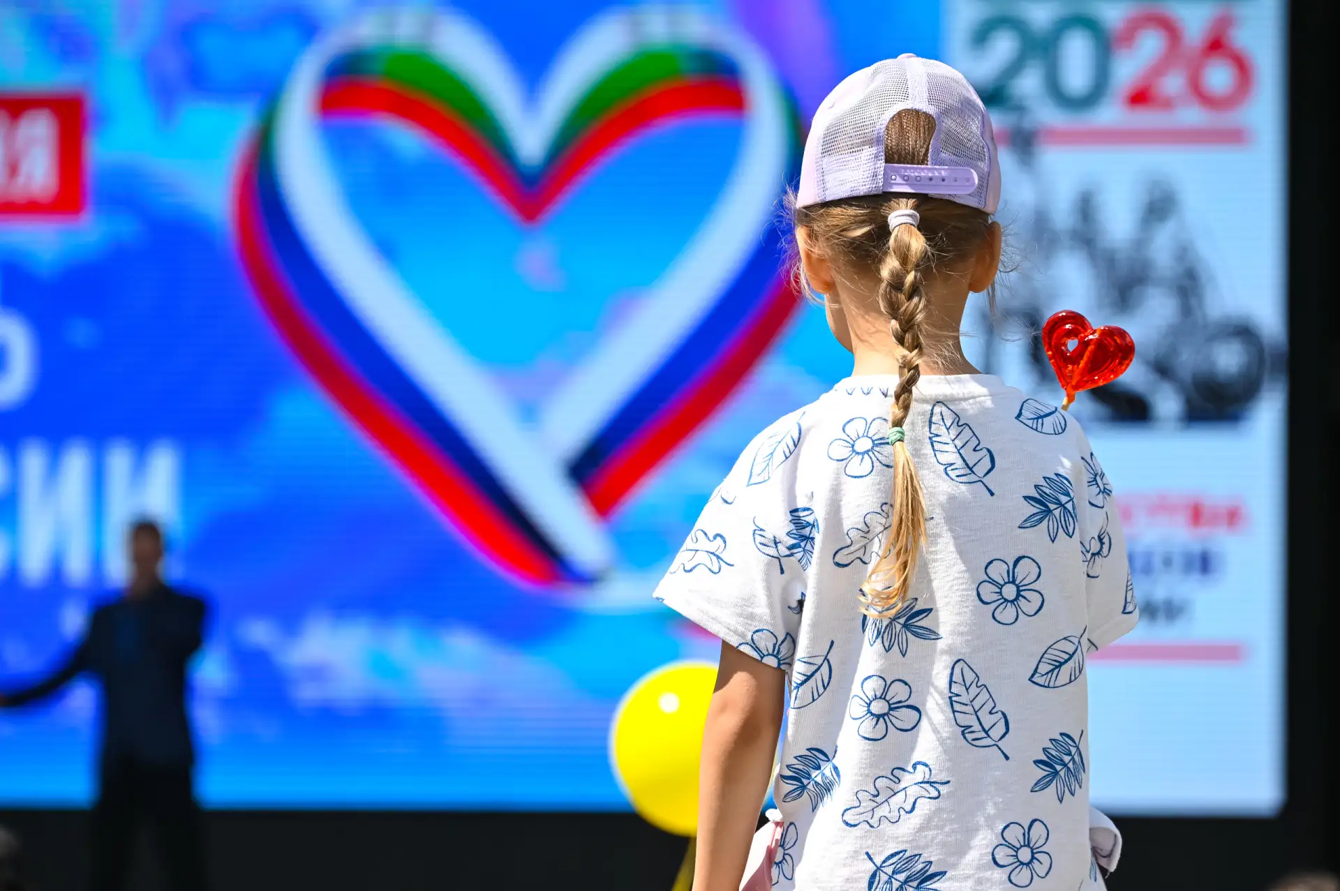 Челябинск отмечает День России🎉🇷🇺

Концерты, мастер-классы и игровые программы подготовили парк Г