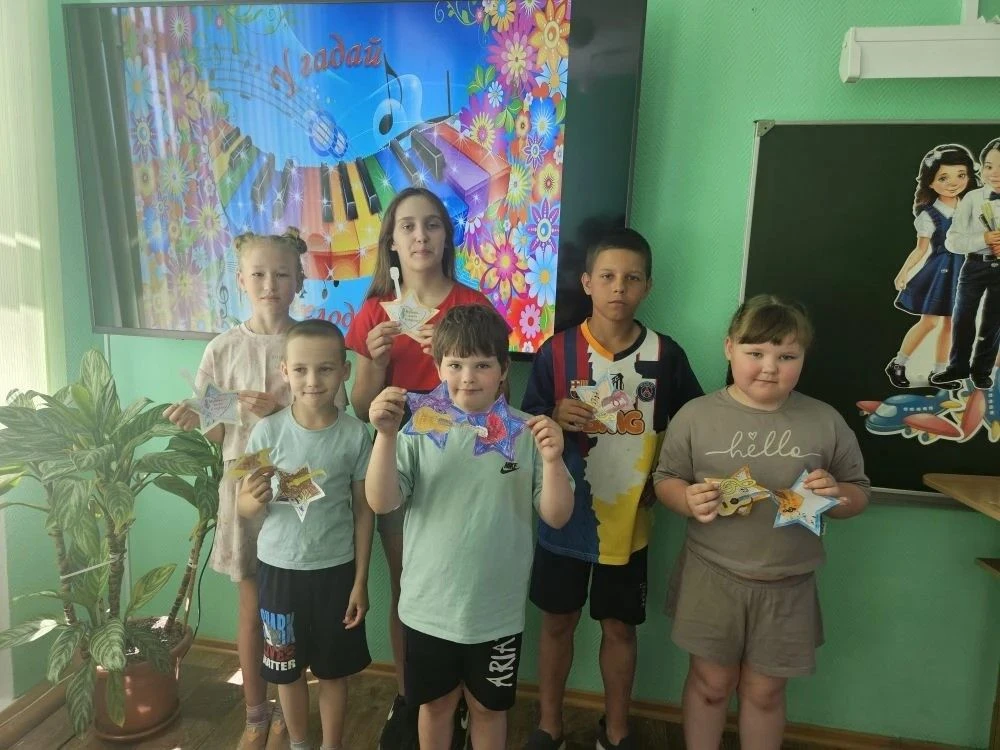 2 июня в нашем лагере "Капитошка" прошла увлекательная игра "Угадай мелодию" для юных меломанов-и эт