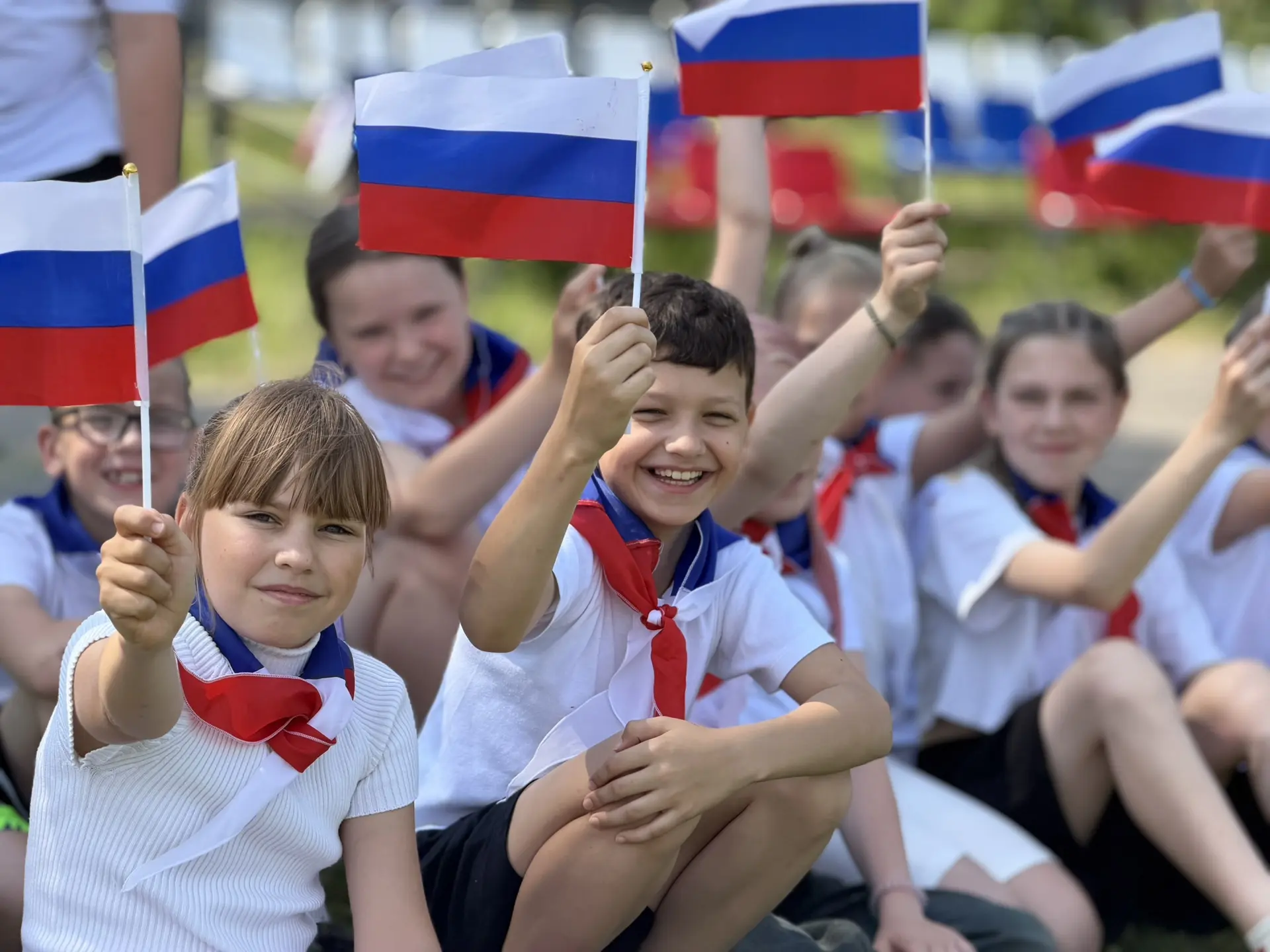 День России-праздник Орлят 🇷🇺

✨Вчера наши Орлята  совершили увлекательная экспедицию «Россия- бол