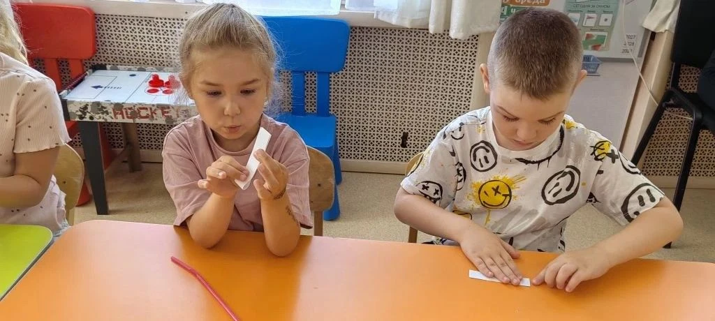 🫧В старшей группе детского сада все с утра были в предвкушении: ведь 15 июня — День ветра!
Воспитат