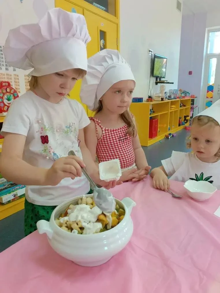 Сегодня у нас в саду был настоящий кулинарный день! 🍓🍎🍌

Ребята готовили фруктовые канапе и вкусн