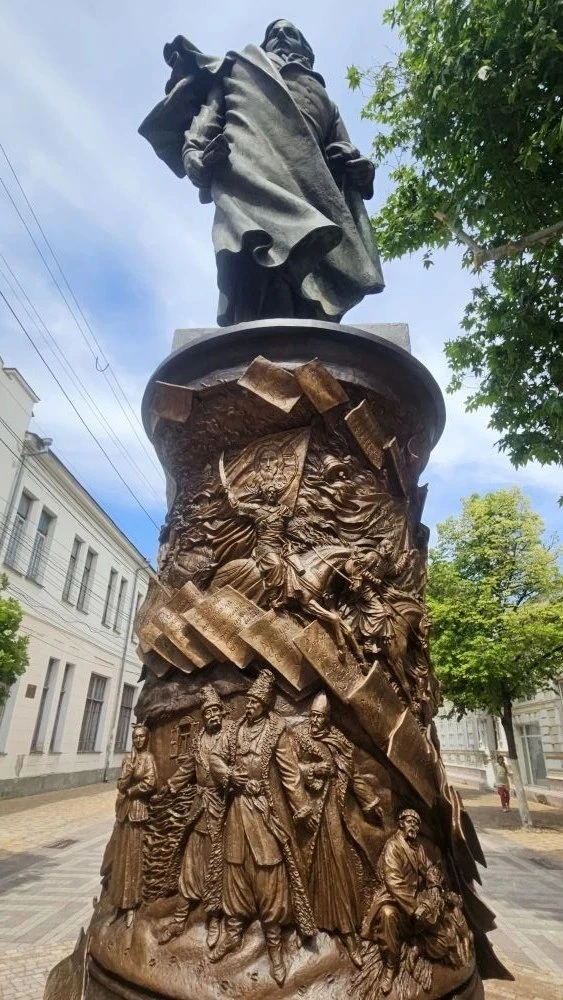 "Мёртвые души, Ревизор и Вечера на хуторе близ Диканьки..." Н.В. Гоголь в Крыму

🪶 В день рождения 