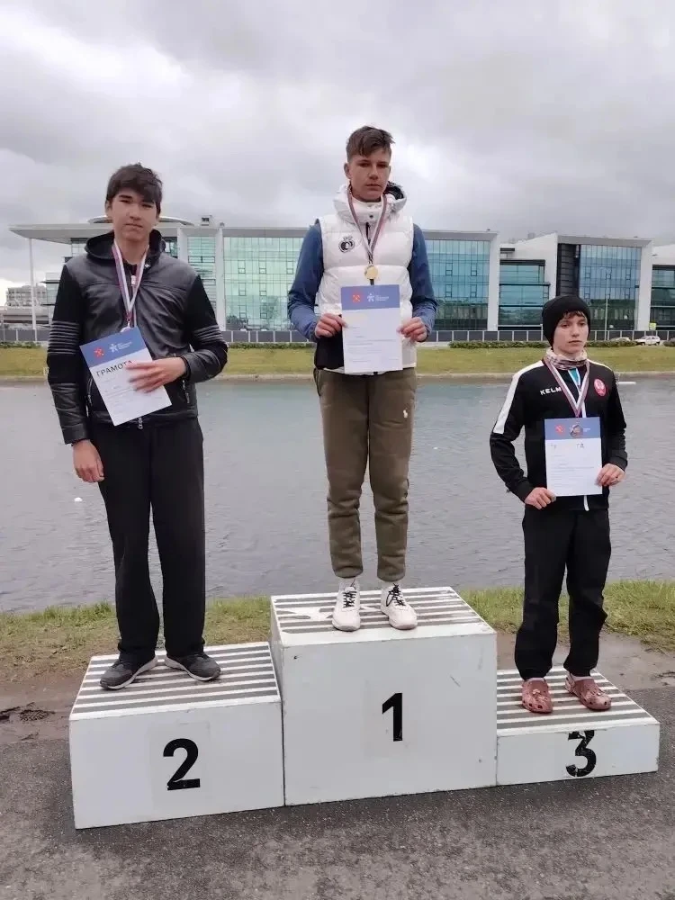🏆 Серебро «Олимпийских надежд»!

На гребном канале завершились соревнования по гребле на байдарках 