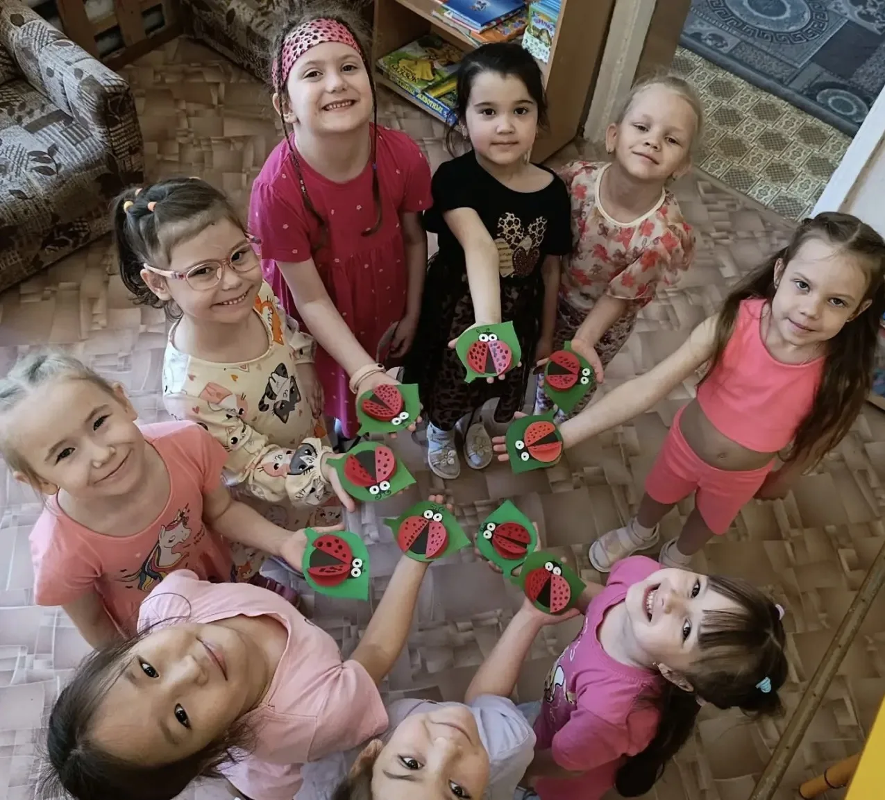 НАШИ ЗАНЯТИЯ ✨

Божья коровка - один из главных и самых тёплых символов лета и беззаботного детства.