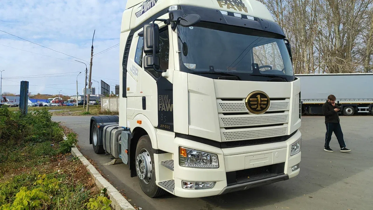 Седельный тягач FAW J6P, 2023 г. на шасси 4х2, 550 л.с.

Характеристики:
- Тип ТС: Седельный тягач
-
