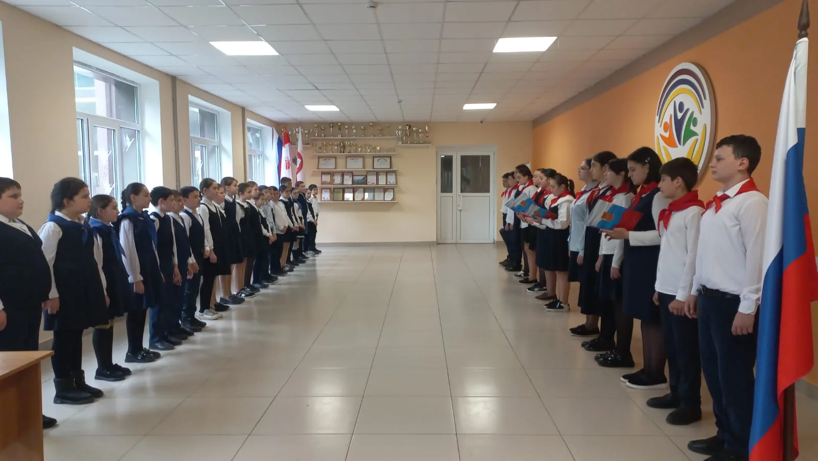 Сегодня в стенах нашей школы вновь ожила добрая традиция: учащиеся 7 «А» класса, входящие в состав п