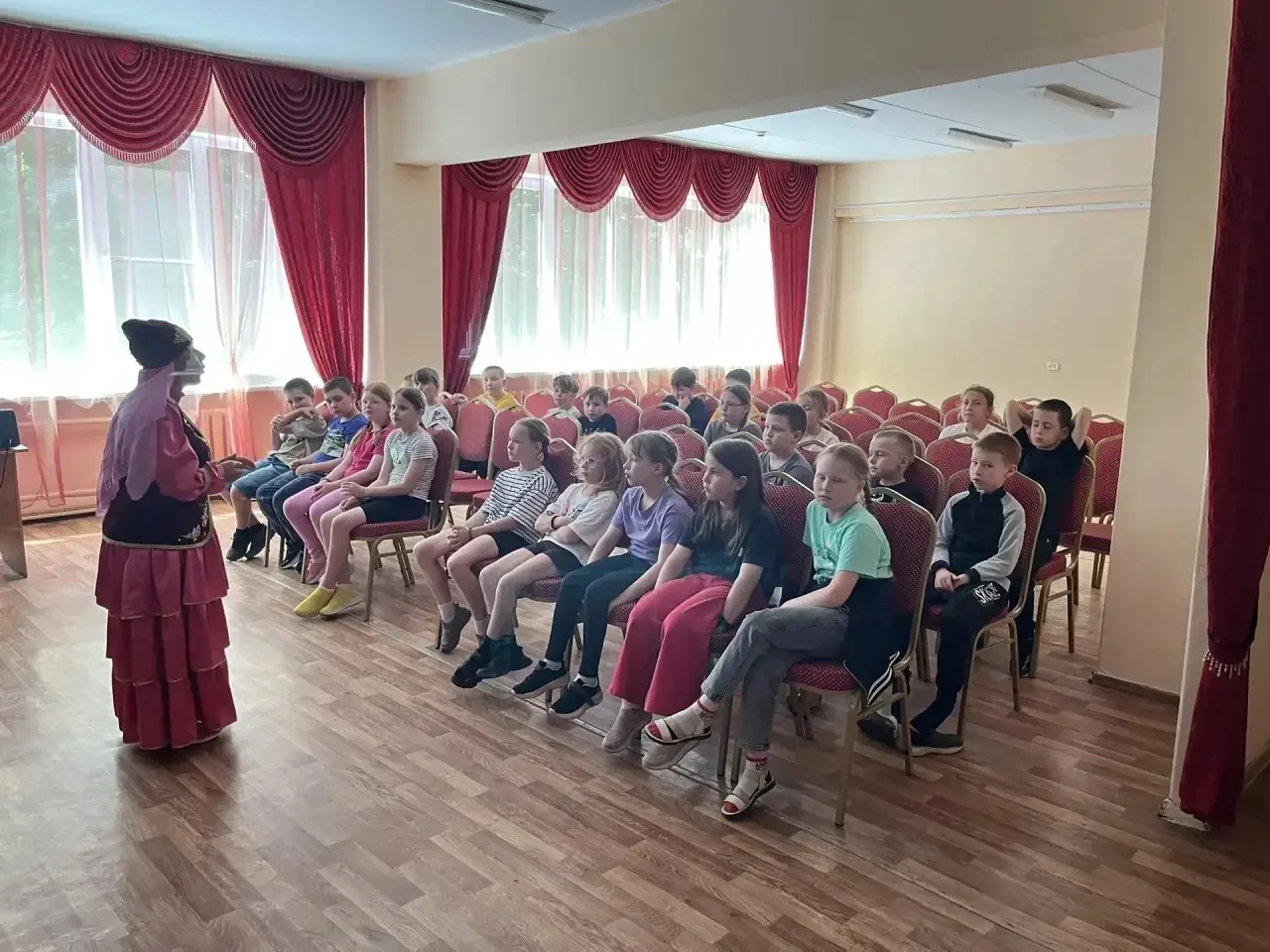 🇷🇺🇷🇺🇷🇺 Ребята из пришкольного лагеря побывали в Доме дружбы народов на мероприятии «Россия гос