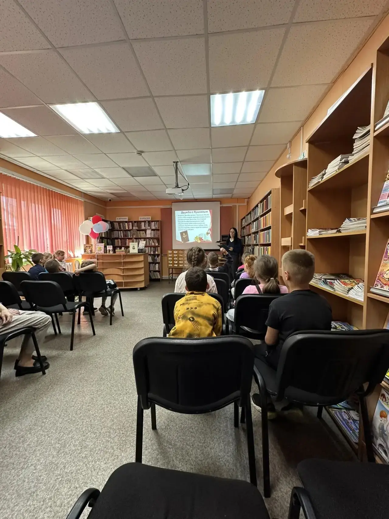 Лагерь в библиотеке: путешествие в мир слов и словарей 📚✨

Наши отряды пришкольного лагеря «Дружба 